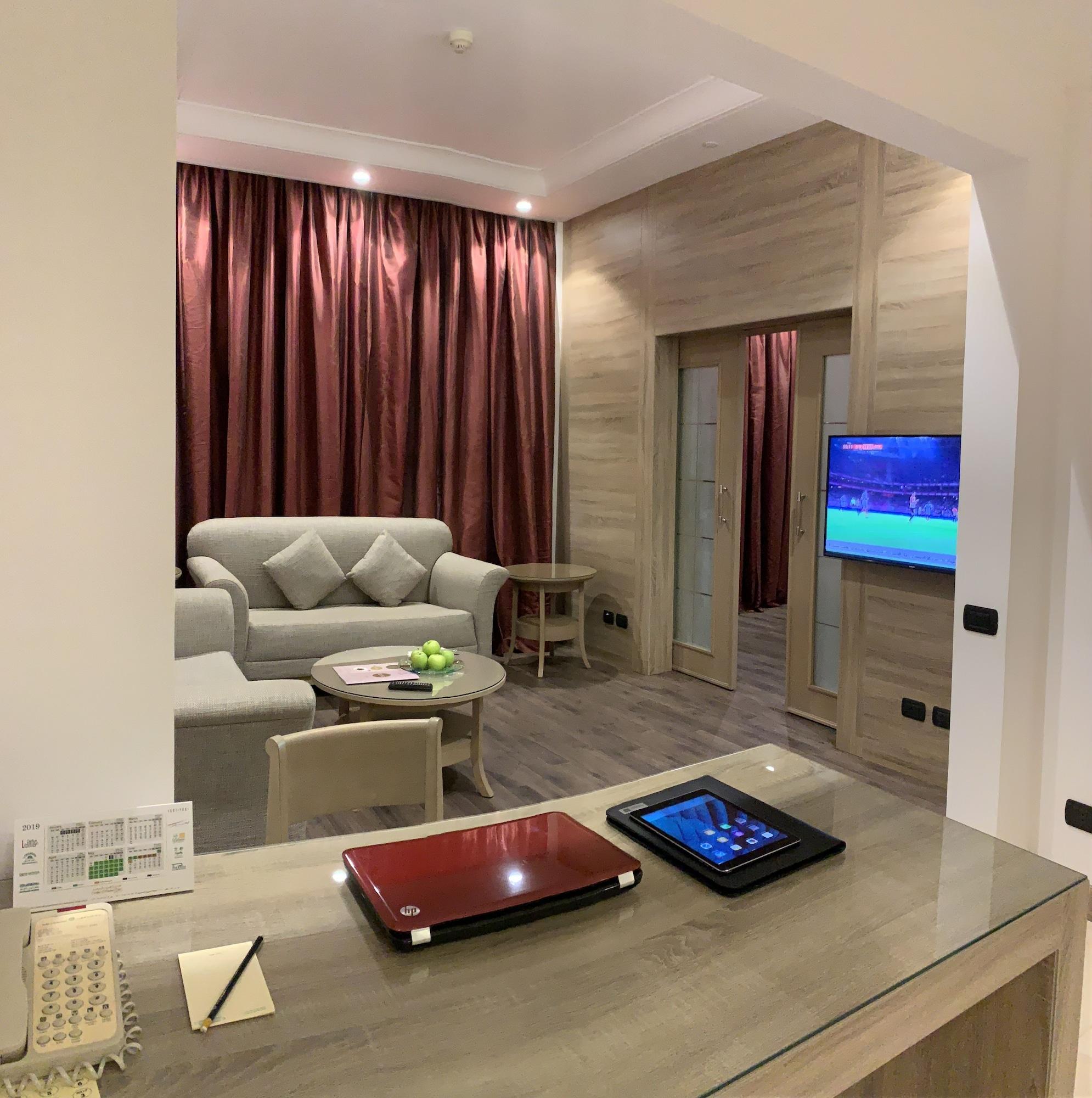 Carlton Al Moaibed Hotel Dammam Luaran gambar A suite at the hotel