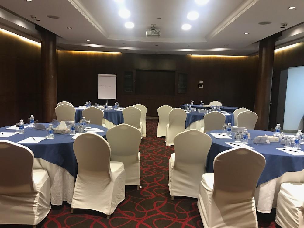 Carlton Al Moaibed Hotel Dammam Luaran gambar Meeting room