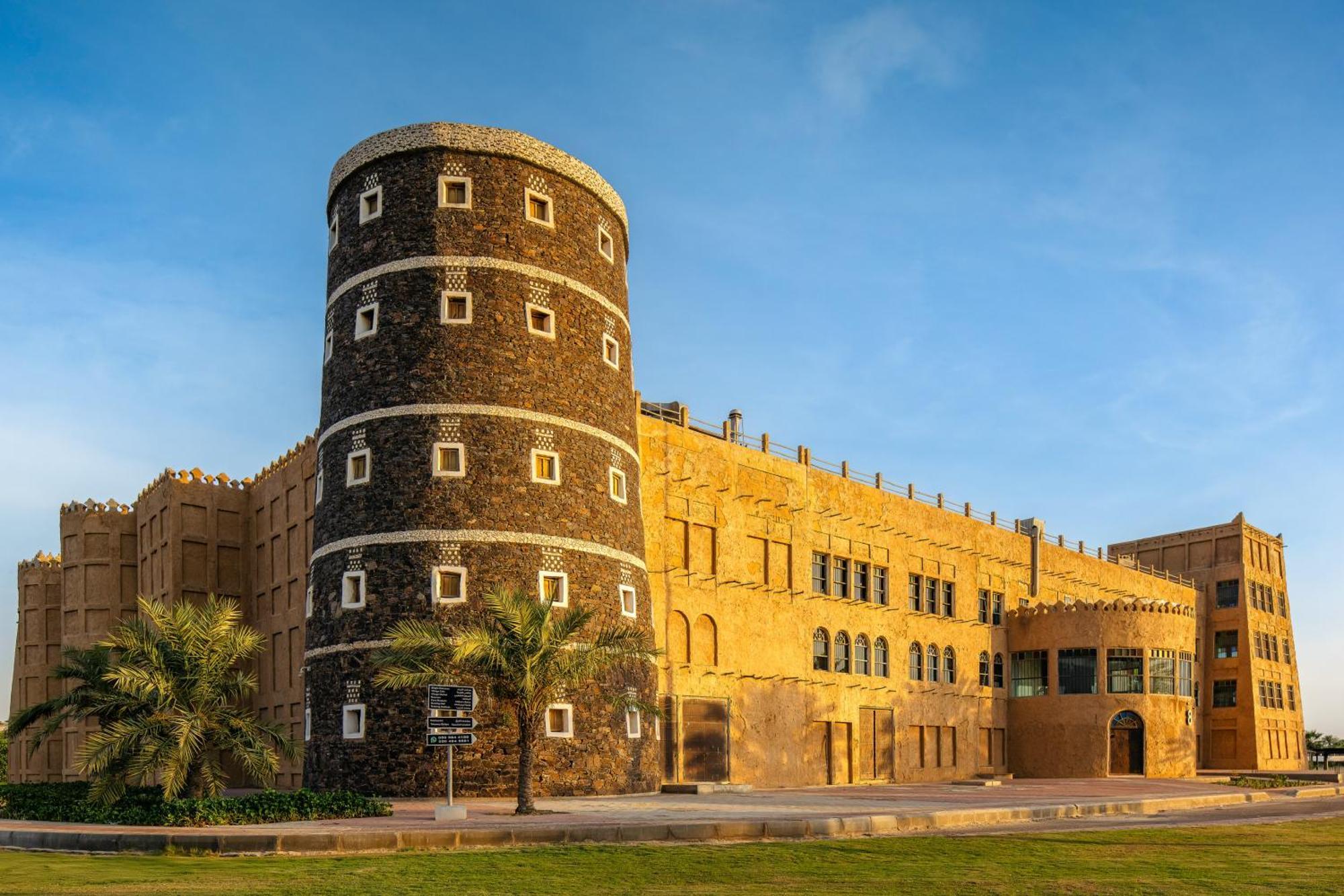 Carlton Al Moaibed Hotel Dammam Luaran gambar Al Jahili Fort