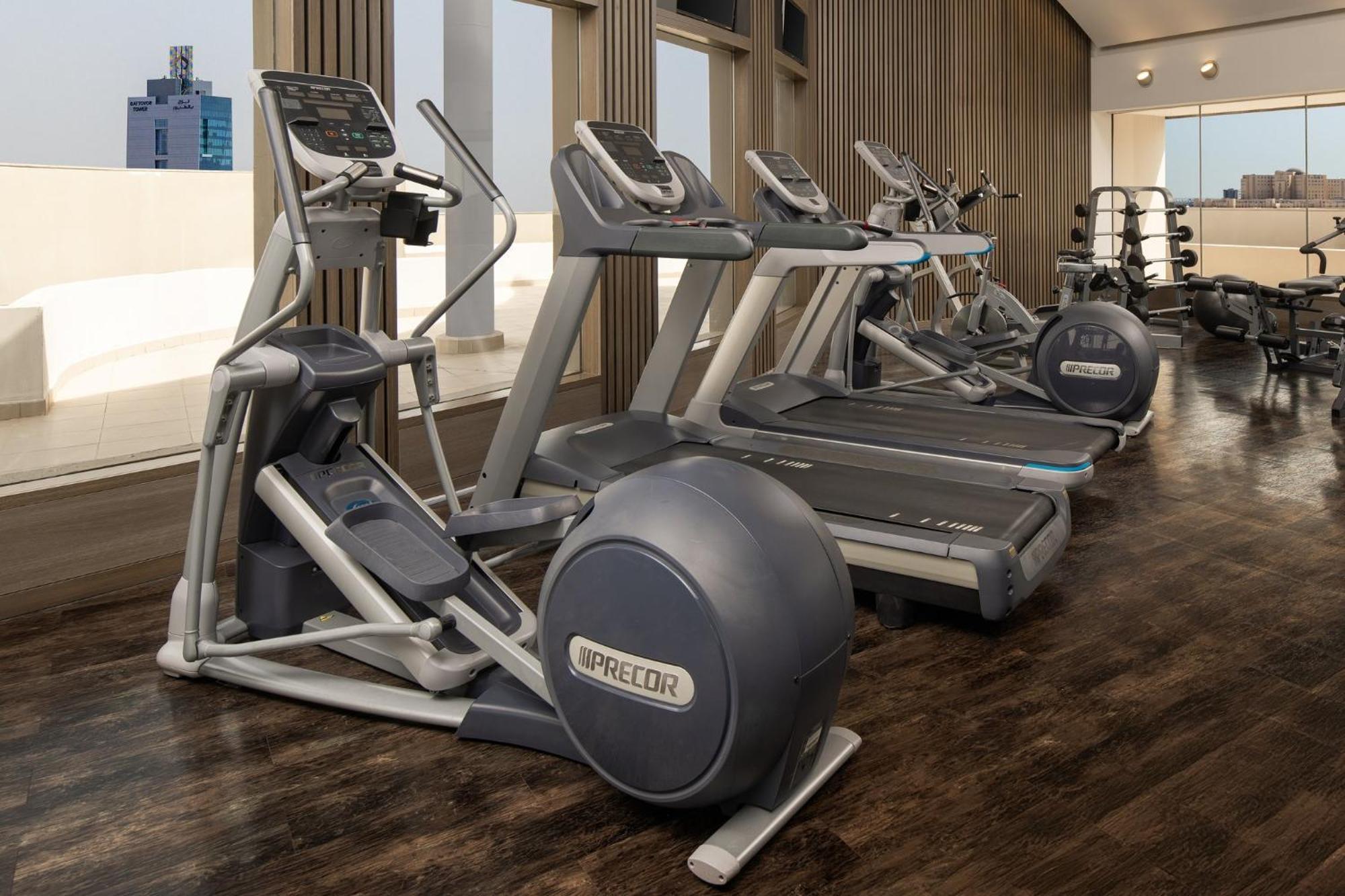 Carlton Al Moaibed Hotel Dammam Luaran gambar A Precor elliptical trainer
