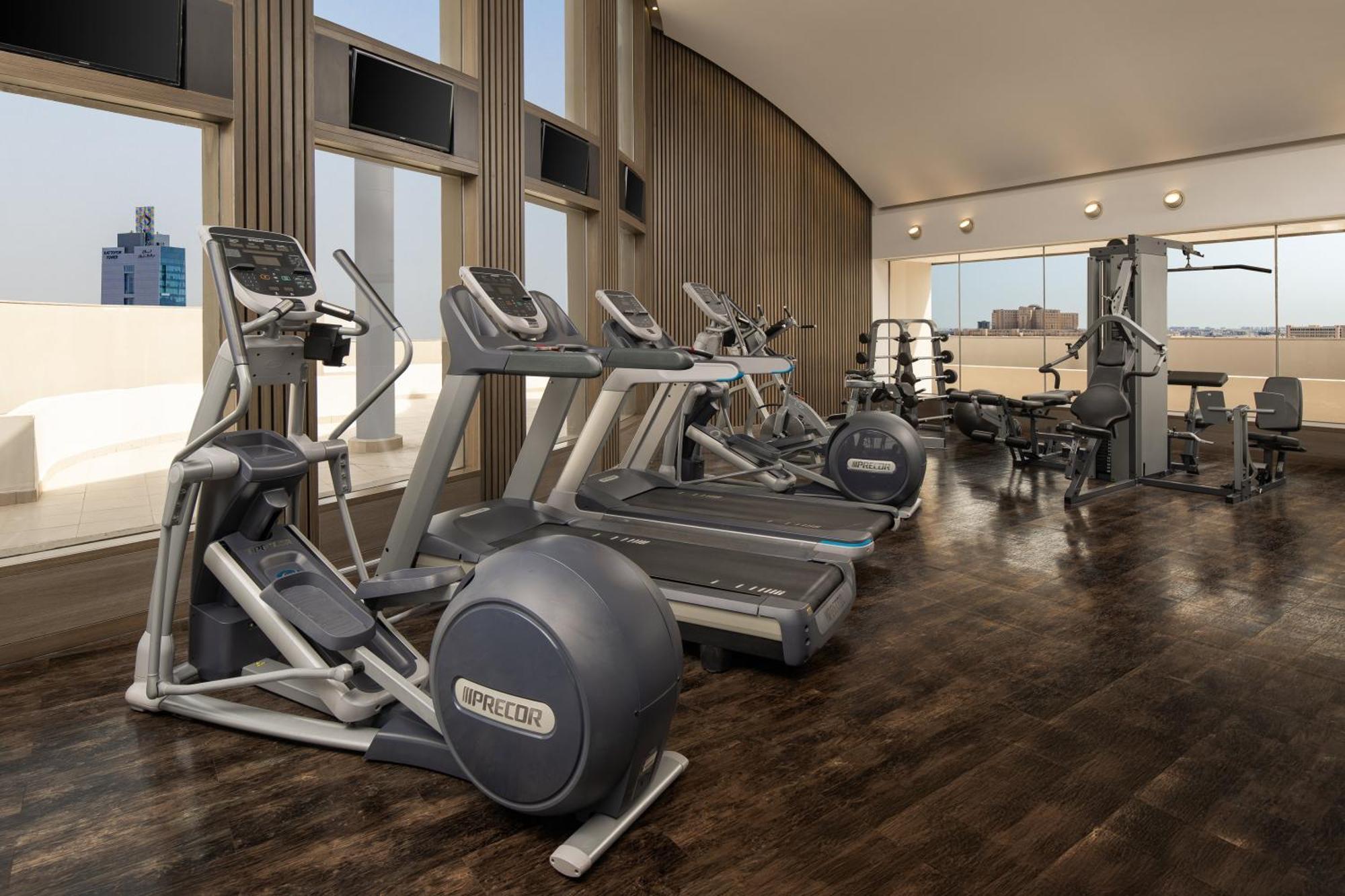Carlton Al Moaibed Hotel Dammam Luaran gambar A typical gym