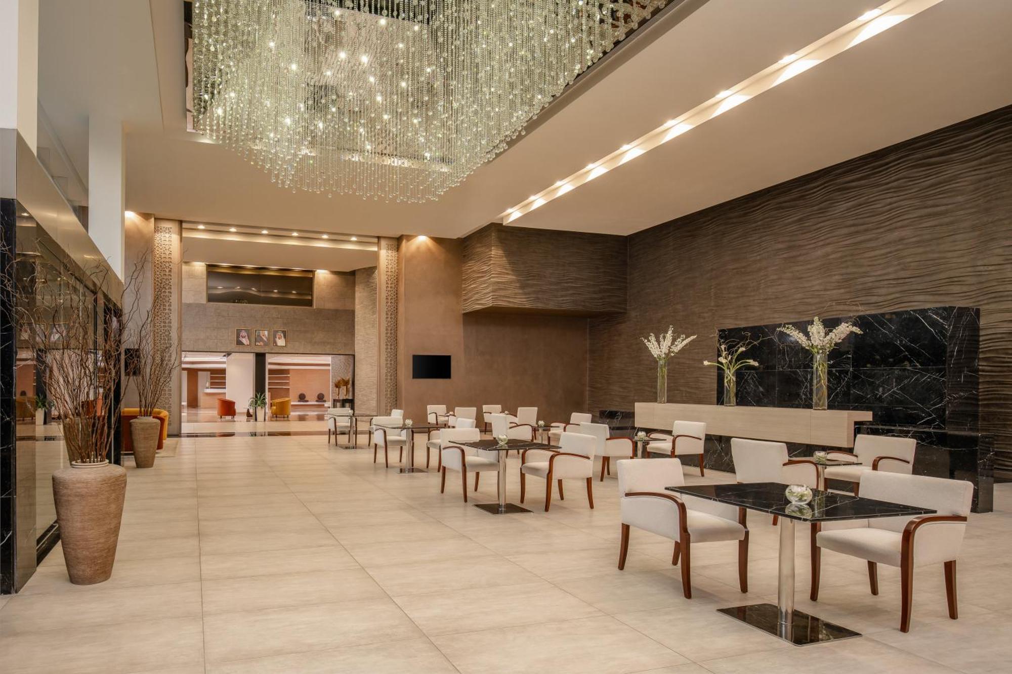 Carlton Al Moaibed Hotel Dammam Luaran gambar The lobby