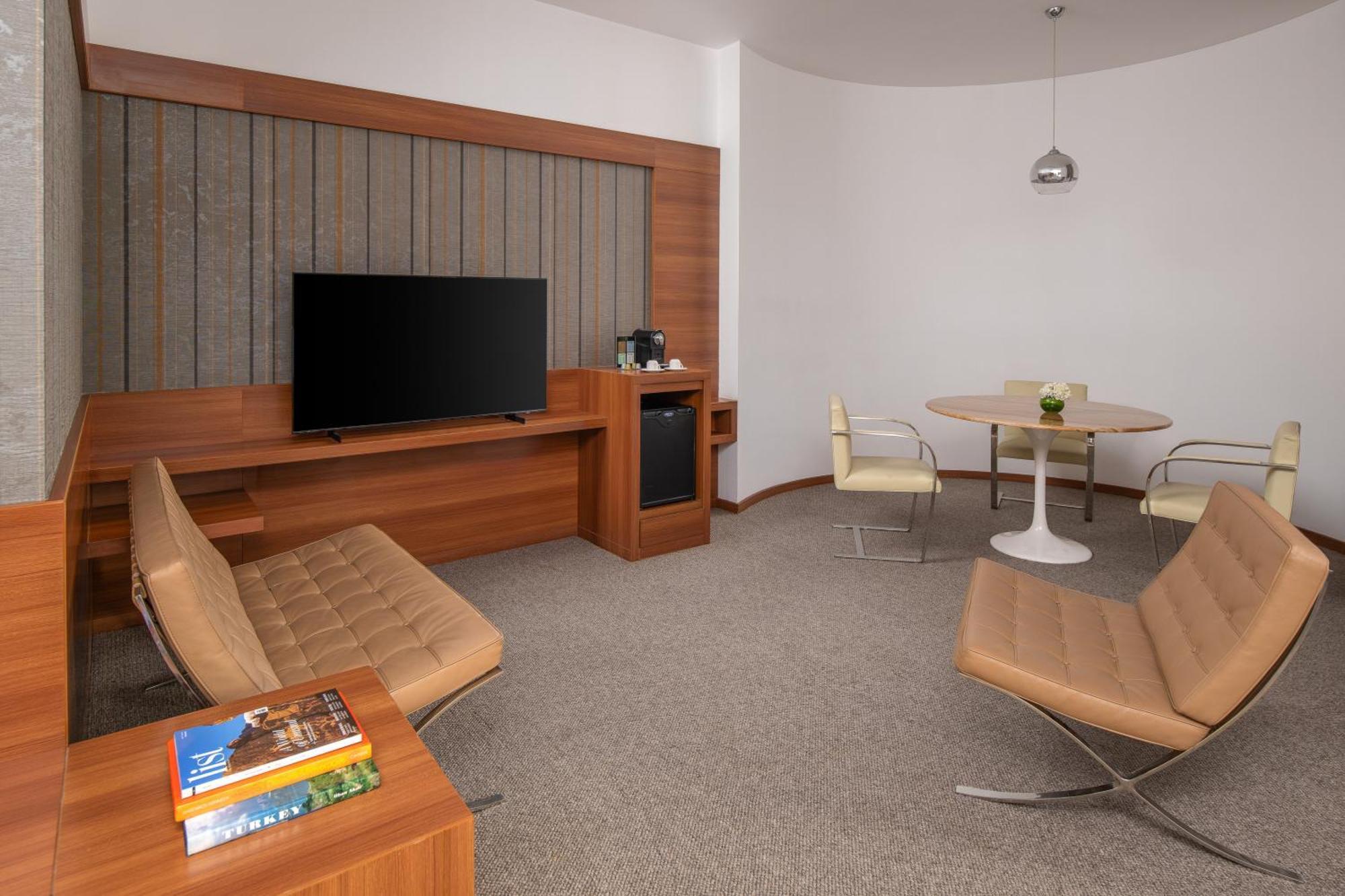 Carlton Al Moaibed Hotel Dammam Luaran gambar A suite at the hotel