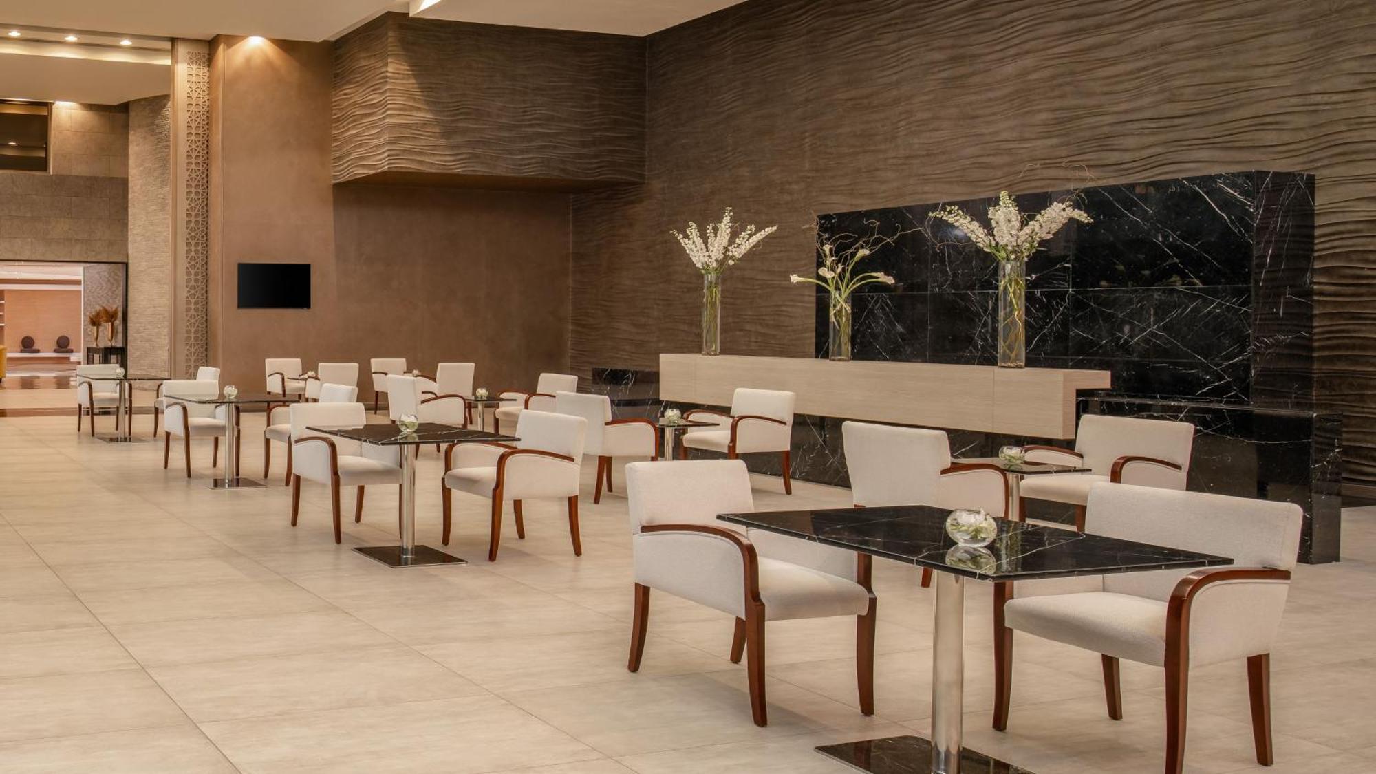 Carlton Al Moaibed Hotel Dammam Luaran gambar The lounge at the airport