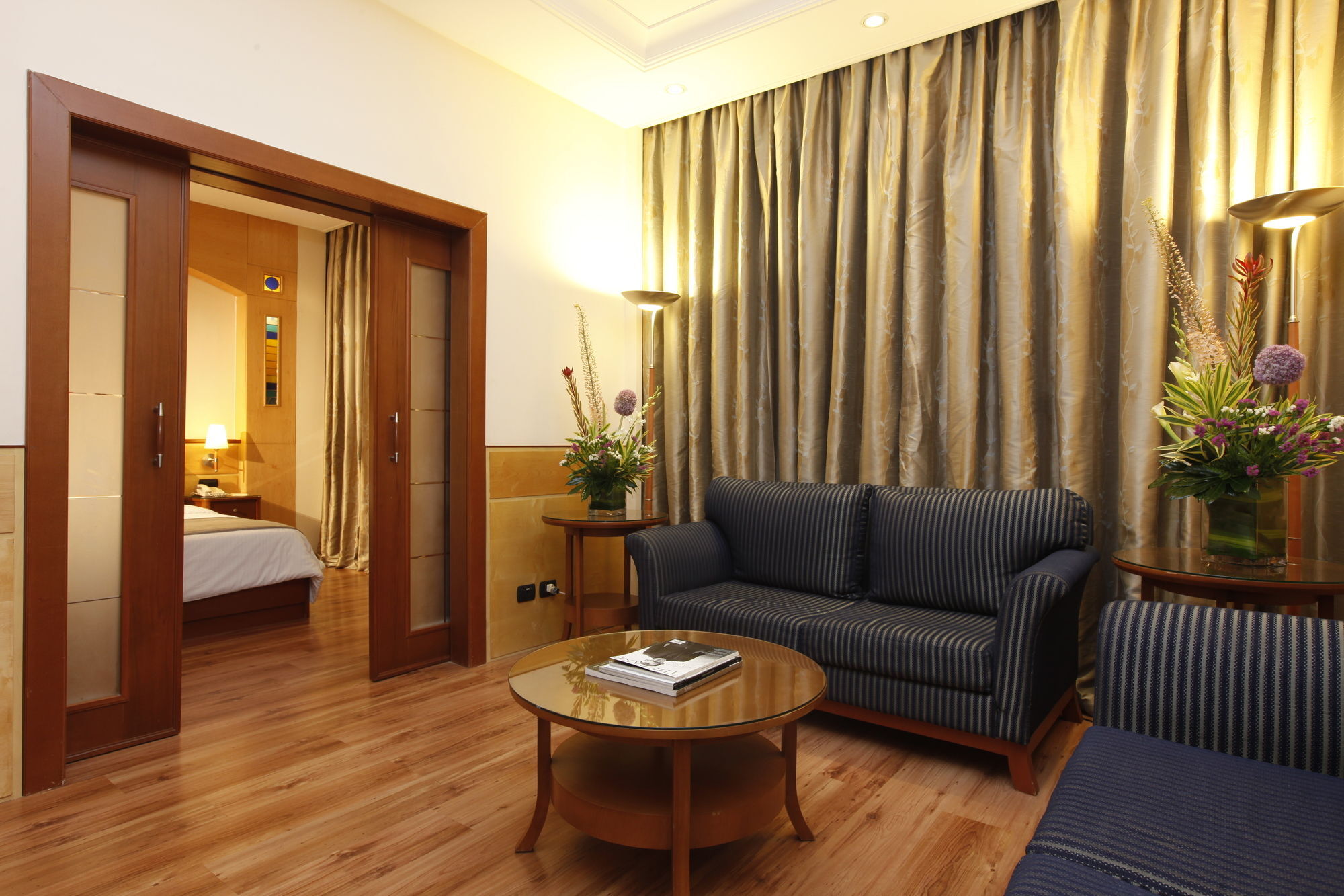 Carlton Al Moaibed Hotel Dammam Luaran gambar A suite at the hotel